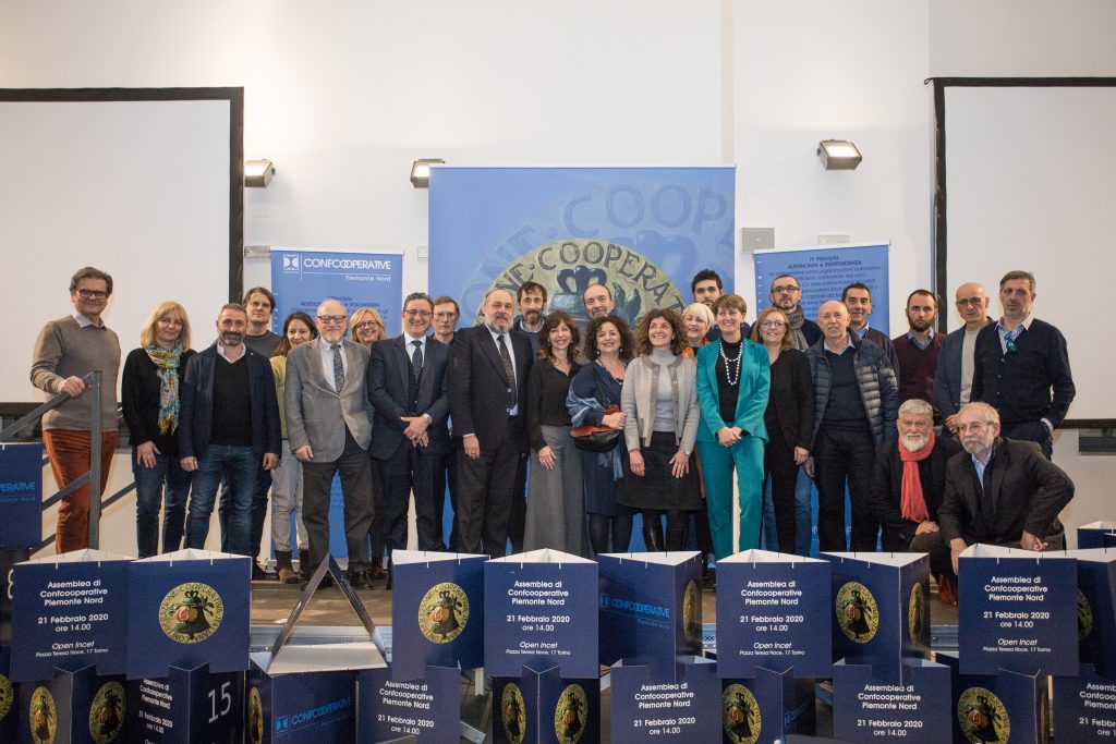 foto di gruppo del consiglio interprovinciale di confcooperative piemonte nord neoletto